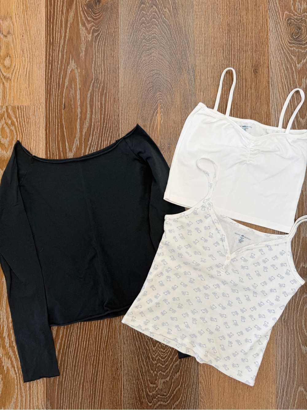 BRANDY MELVILLE TOP BUNDLE!